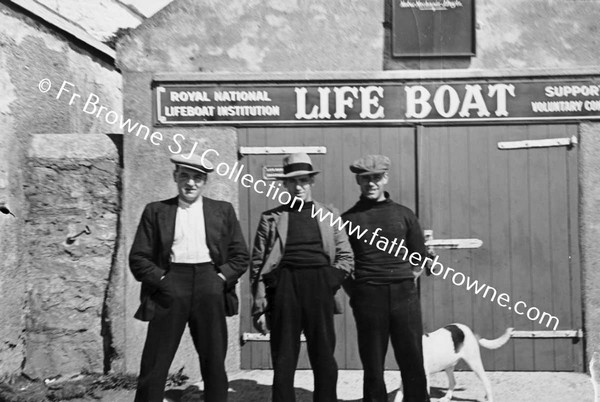 GROUP OUTSIDE LIFEBOAT HOUSE